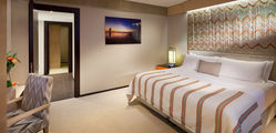 Jumeirah Beach Hotel - Beachcomber suite   Master Bedroom