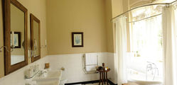 Tea Trails - Castlereagh Jamison bathroom