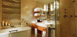 The Peninsula - Deluxe-Room-Bathroom.jpg