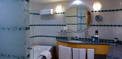 Jumeirah Beach Hotel - Jumeirah Beach Hotel   Ocean Deluxe Bathroom 2