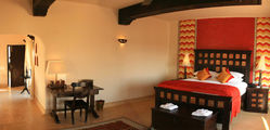 Mihir Garh - Alishaan-Suite-Bedroom-2.jpg