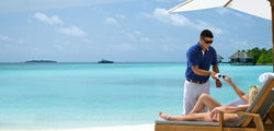 One & Only Reethi Rah - beach service   sunglass cleaning 