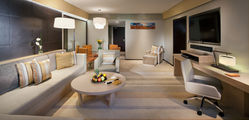 Jumeirah Beach Hotel - Beachcomber Suite   Living Area