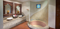 Jumeirah Beach Hotel - Beit Al Bahar Villas   Bathroom