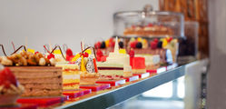 Jumeirah Beach Hotel - Jumeirah Beach Hotel   Latitude Creations   Desserts