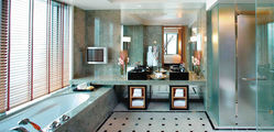 Mandarin Oriental - Oriental-Suite-Bathroom.jpg