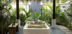 Anantara Resort & Spa Maldives - Sunset-Beach-Villa-bathroom.jpg