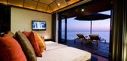 Lily Beach - Sunset Water Villa Lounge